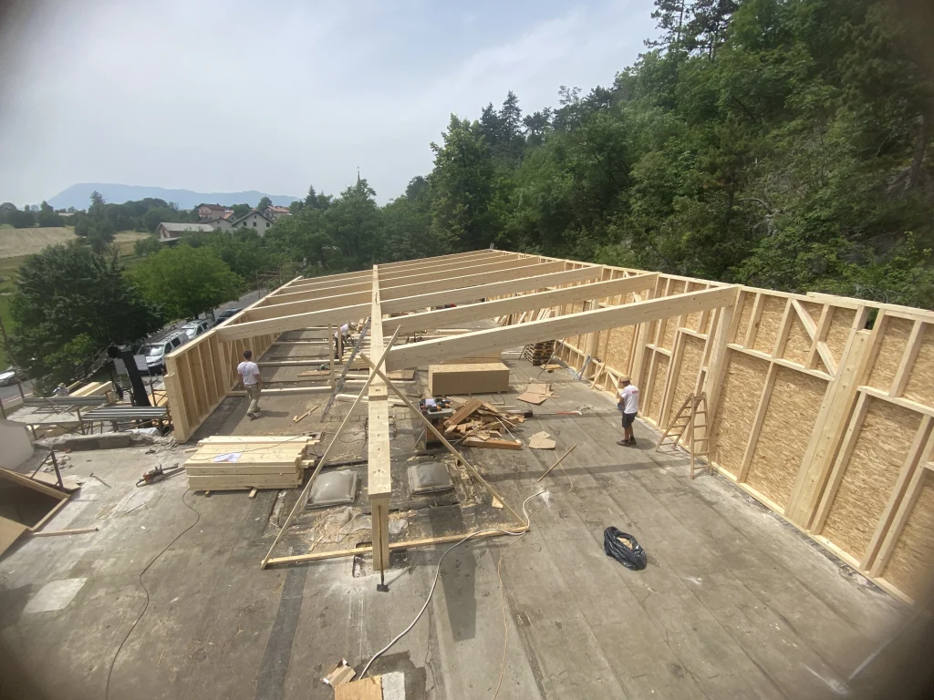 Upravna stavba Postojna (1)